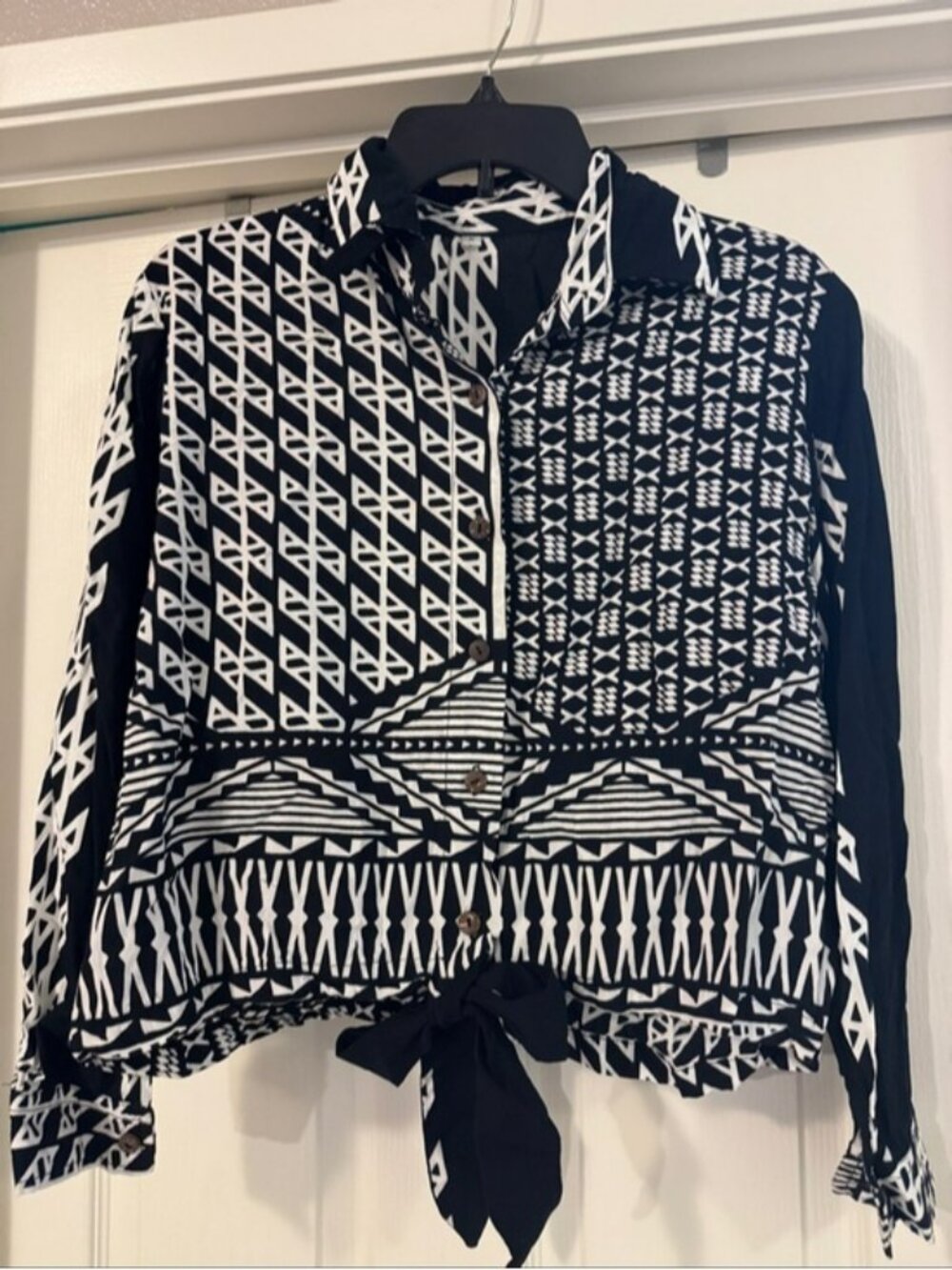 Woven Geometric Tie-Hem Button-Up Top - Black & White by NAHE